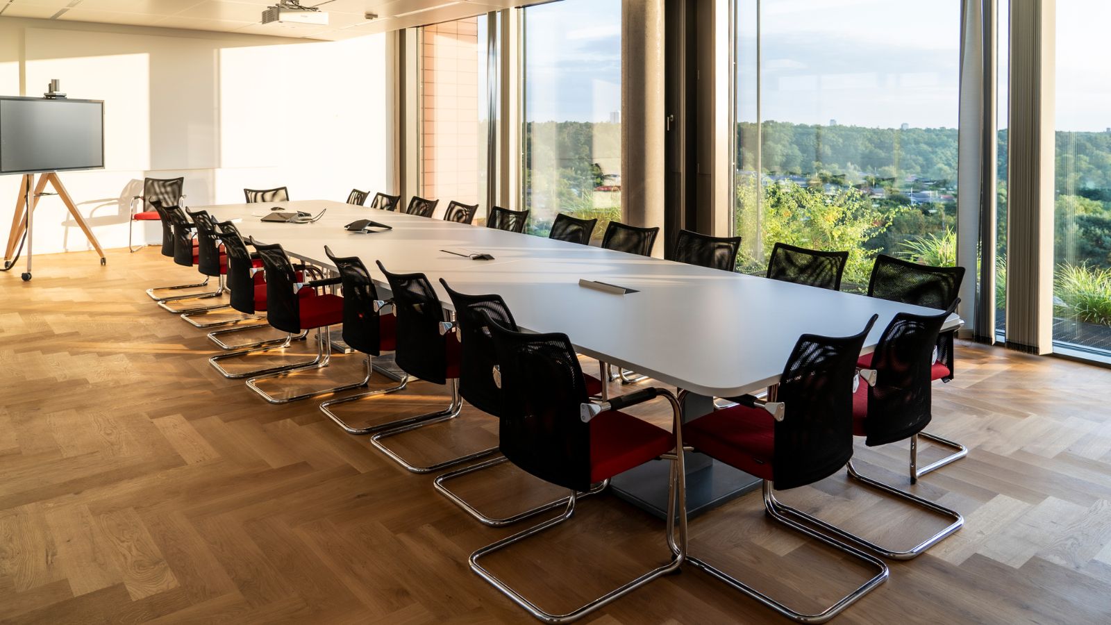 Vector gives furniture and IT equipment a second life by passing them on to social organizations. Using Resources Wisely