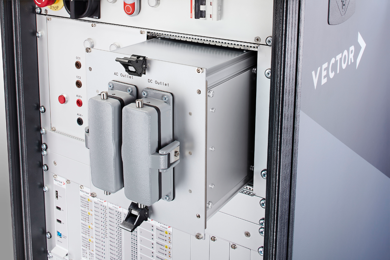 The cassette system allows you to easily change the vCTS to test electric vehicles or charging stations with the same system vCTS_interchangeable_cassette_system.png